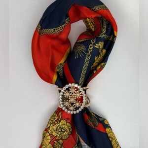 GORGEOUS Gold Tone Floral Crystal Scarf Ring / Slide